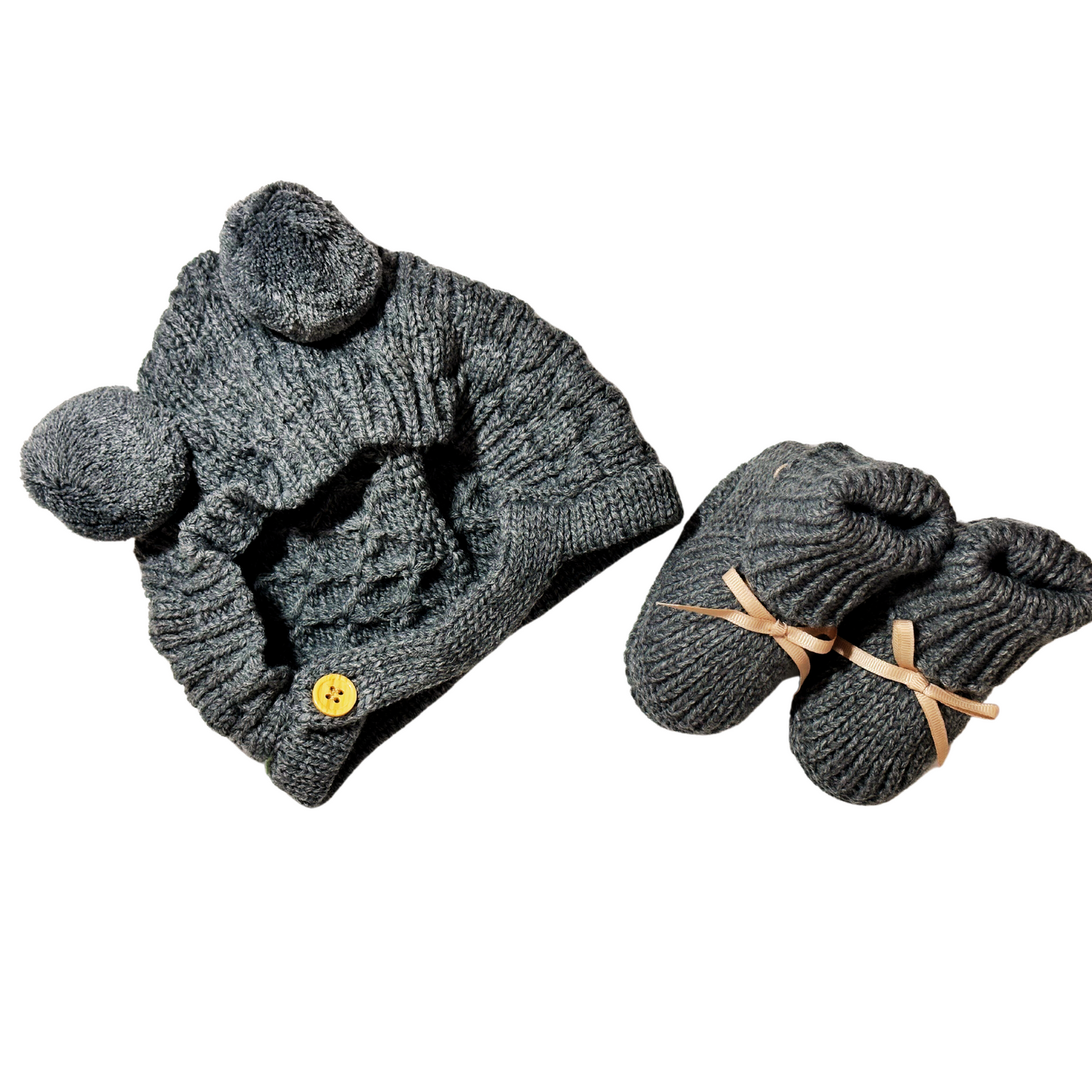 Gorro y zapatitos tejidos